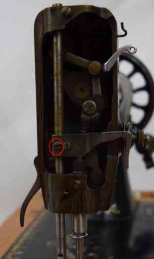 07a-remove-presser-bar-set-screw